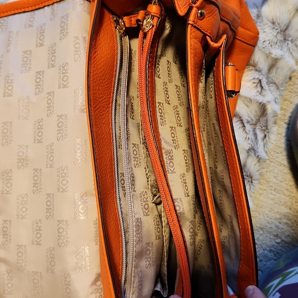 Michael Kors Margot Bag - Picture 3 of 9